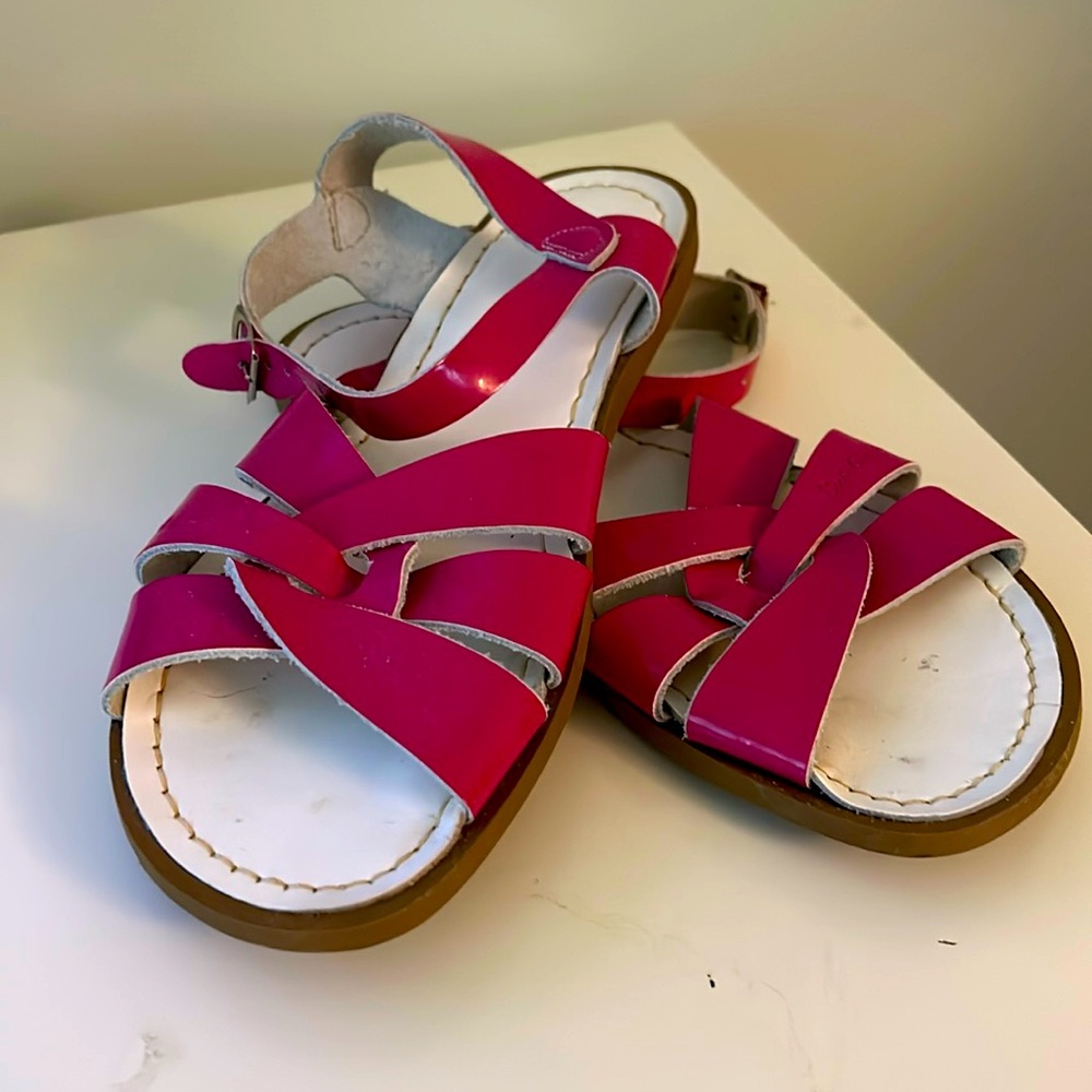 Women’s Saltwater Sandals, Fuchsia, Size 9